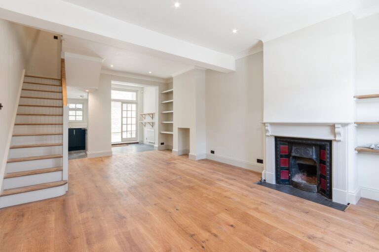 images of property on Snarsgate Street