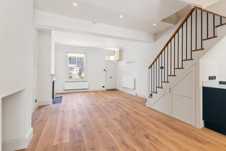 images of property on Snarsgate Street