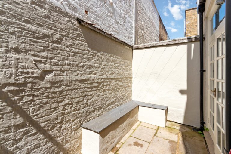 images of property on Snarsgate Street