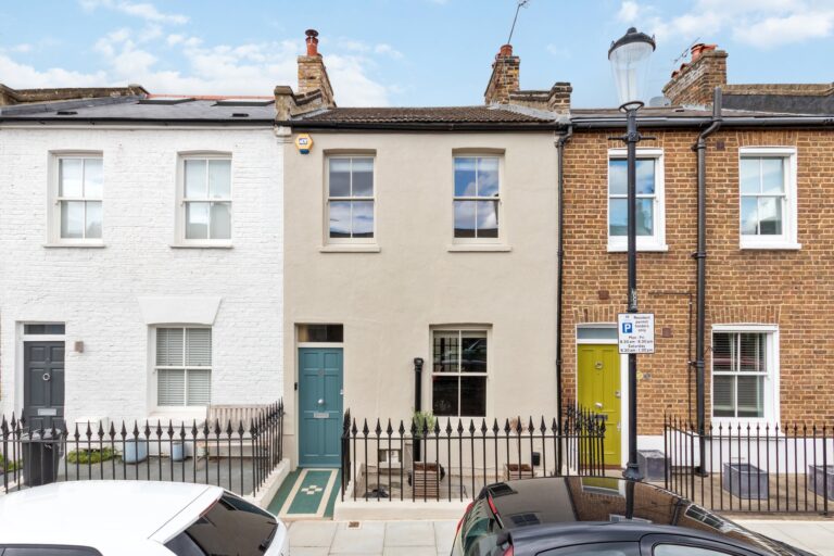 images of property on Snarsgate Street