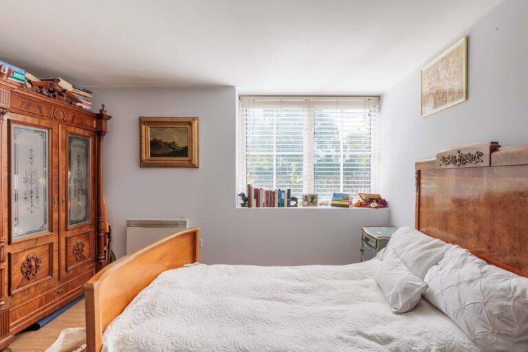 images of property on Bazalgette Court