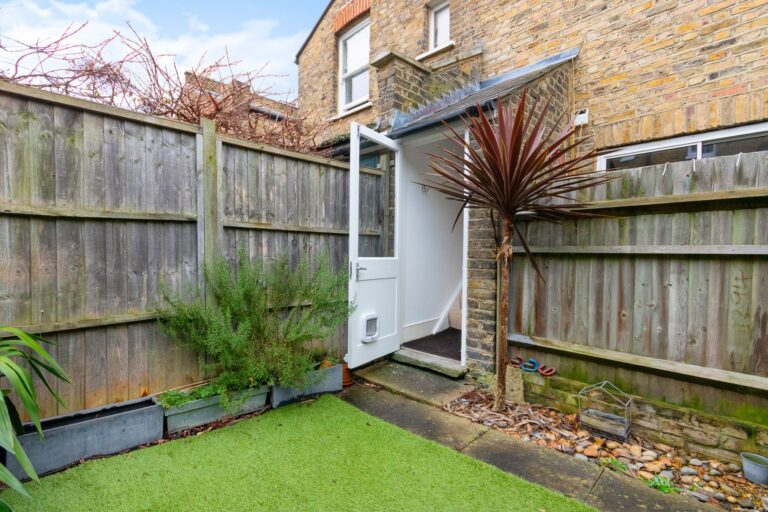 images of property on Ormiston Grove