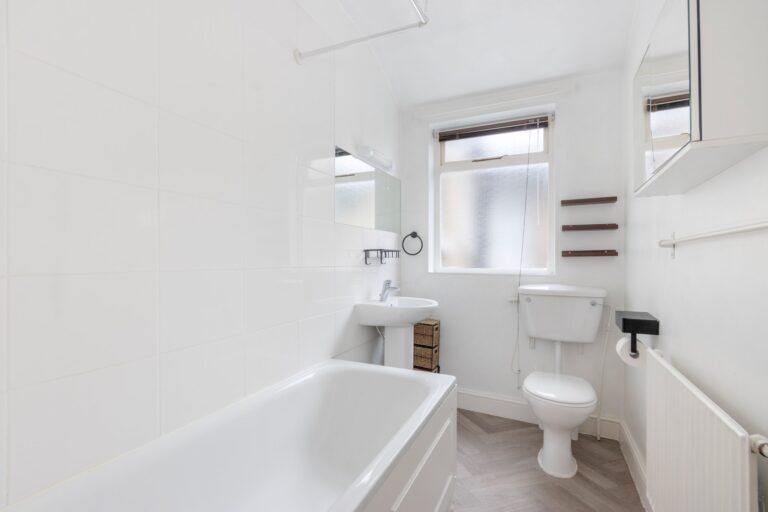 images of property on Ormiston Grove