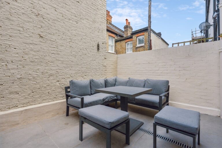 images of property on Thorpebank Road