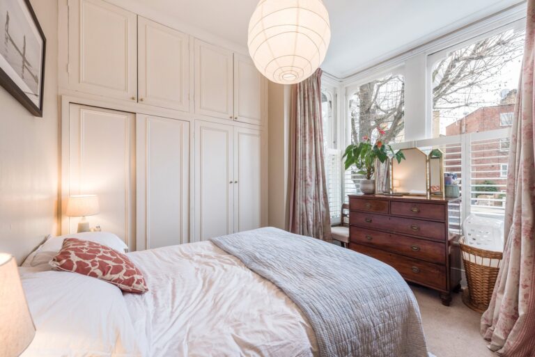 images of property on Westwick Gardens