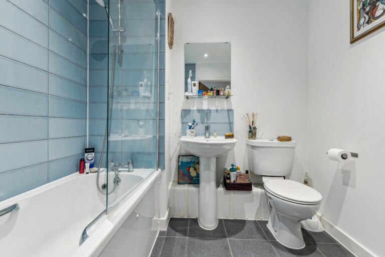 images of property on Clayponds Lane