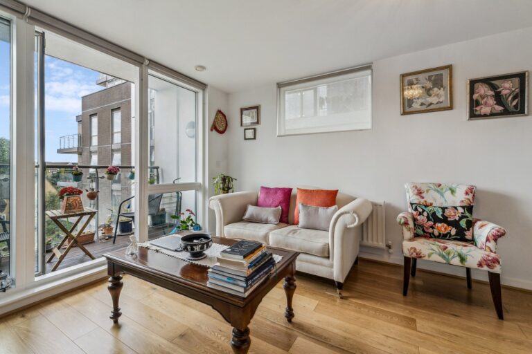 images of property on Clayponds Lane