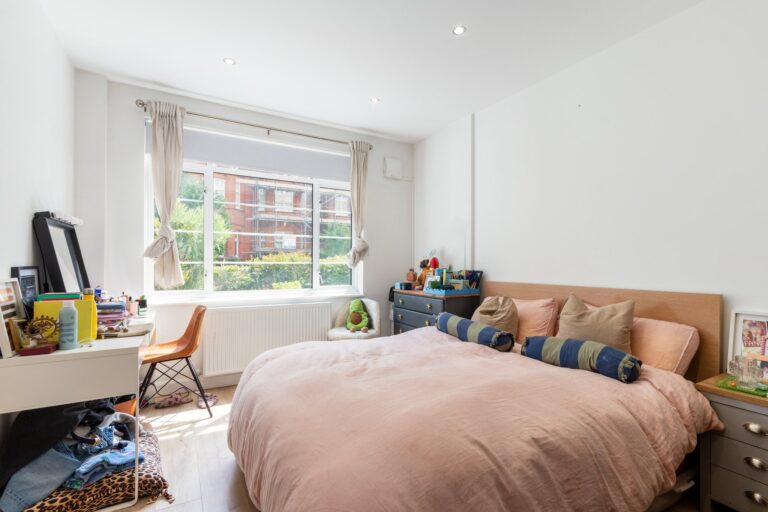 images of property on Hamlet Gardens