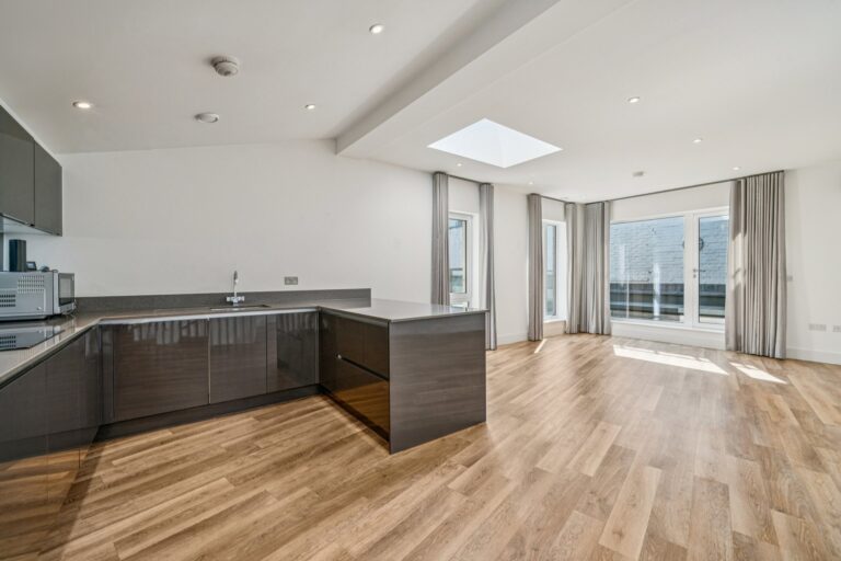 images of property on Greenside Road