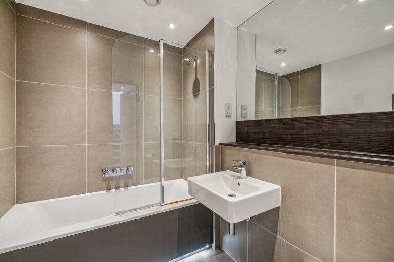 images of property on Greenside Road
