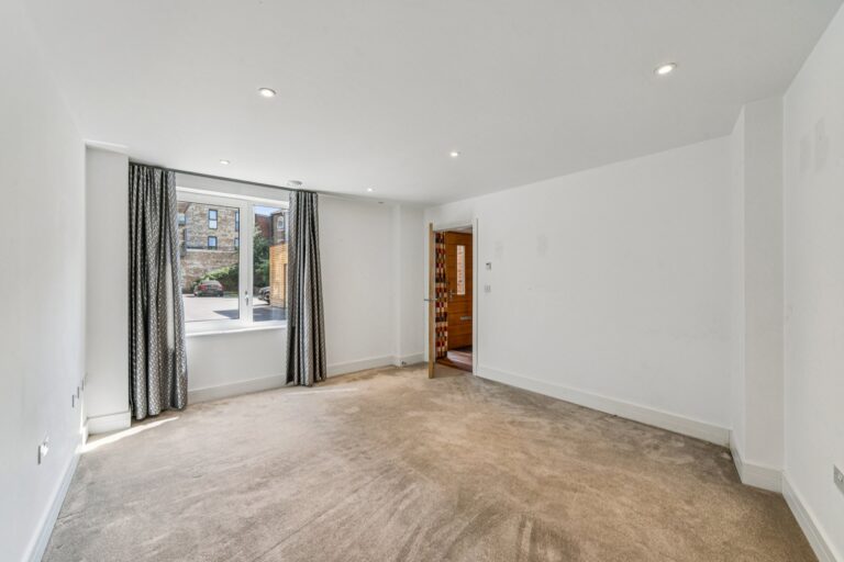 images of property on Greenside Road