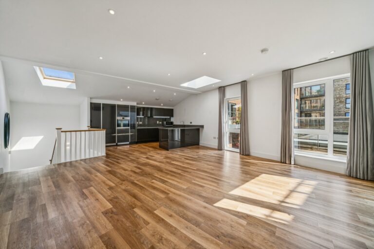 images of property on Greenside Road