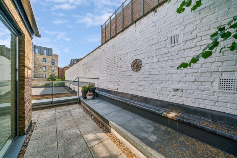 images of property on Greenside Road