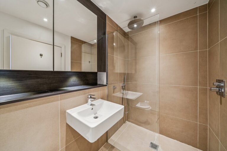 images of property on Greenside Road