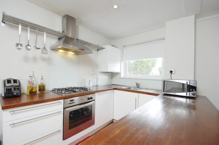 images of property on Ravensmede Way