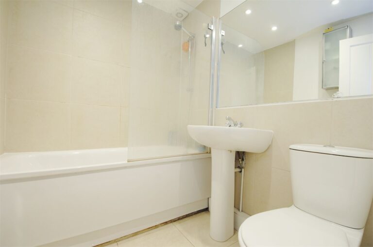 images of property on Ravensmede Way