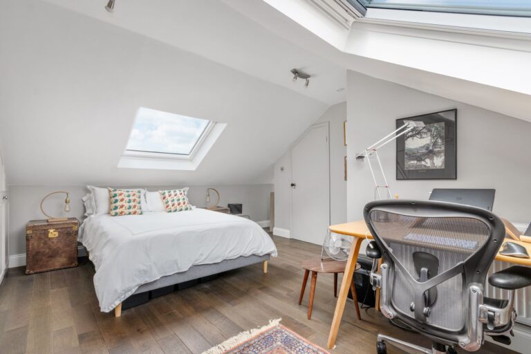 images of property on Ennismore Avenue