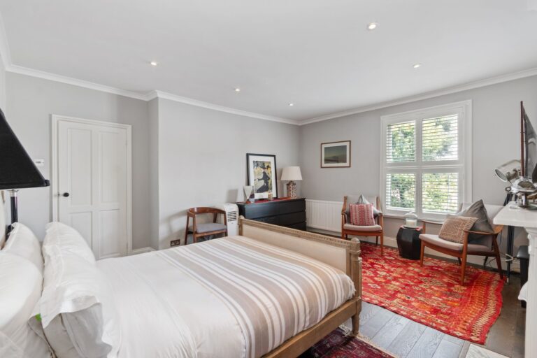 images of property on Ennismore Avenue