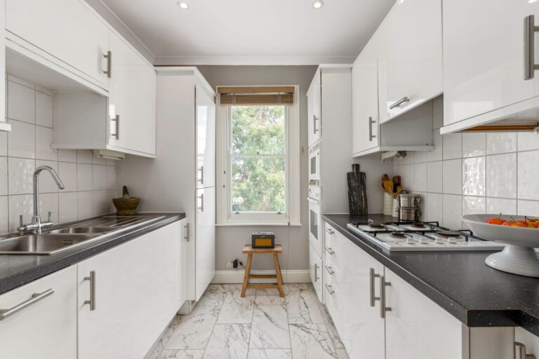 images of property on Ennismore Avenue