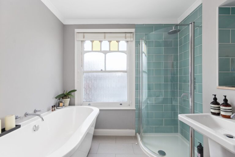 images of property on Ennismore Avenue