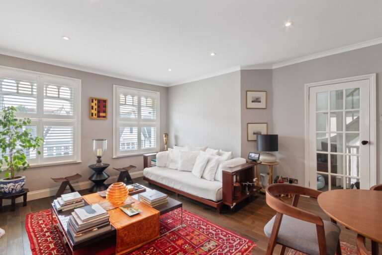 images of property on Ennismore Avenue