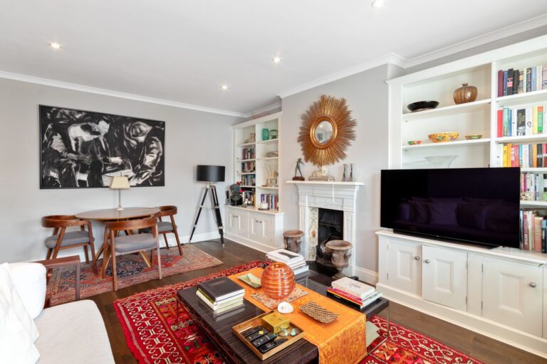 images of property on Ennismore Avenue