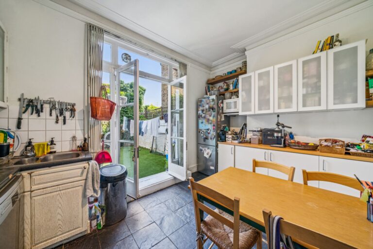 images of property on Lime Grove