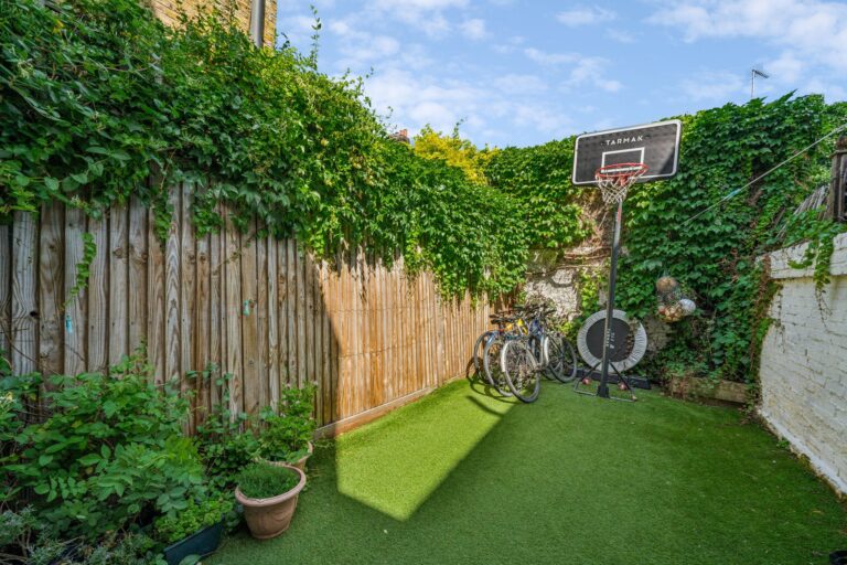 images of property on Lime Grove