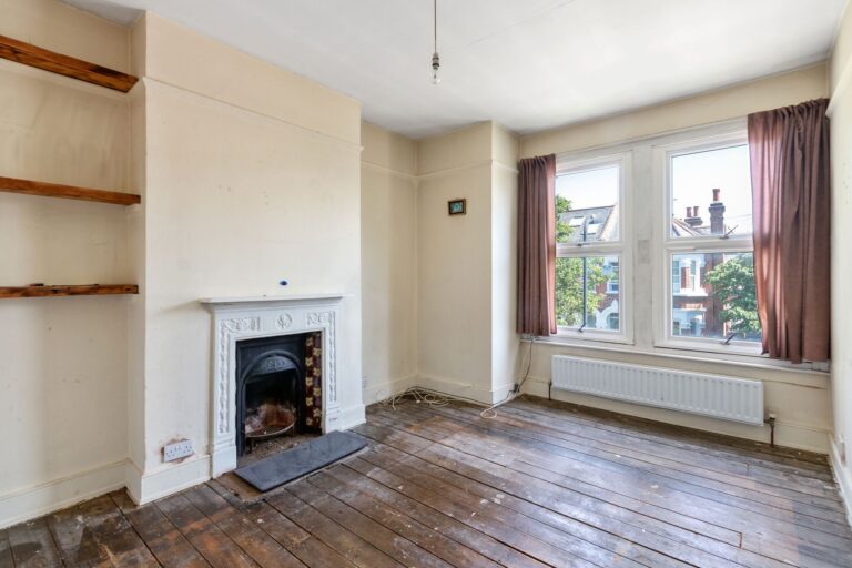 images of property on St Albans Avenue