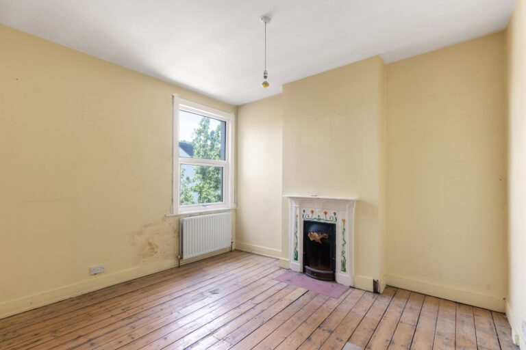 images of property on St Albans Avenue