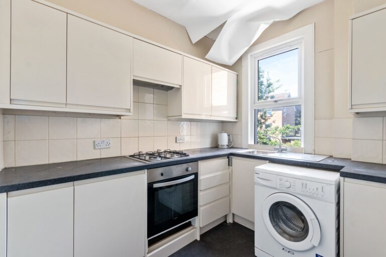 images of property on St Albans Avenue