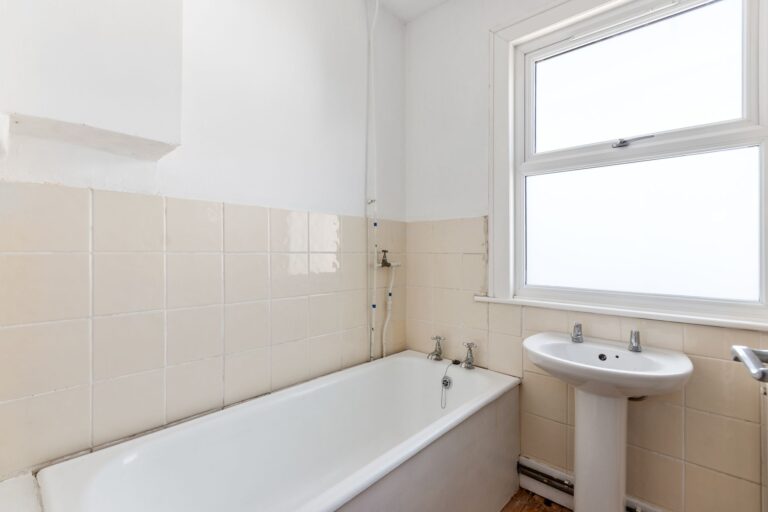 images of property on St Albans Avenue