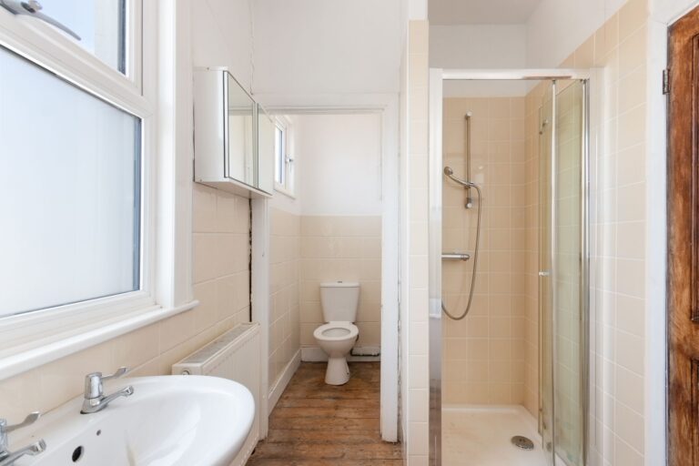 images of property on St Albans Avenue