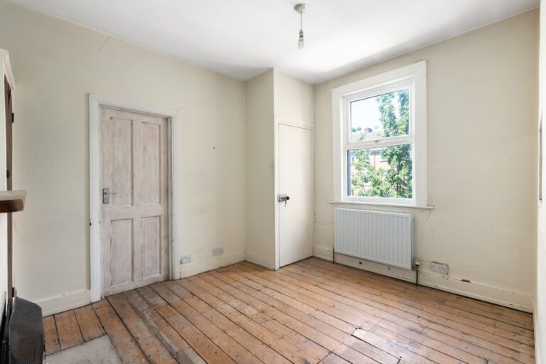 images of property on St Albans Avenue