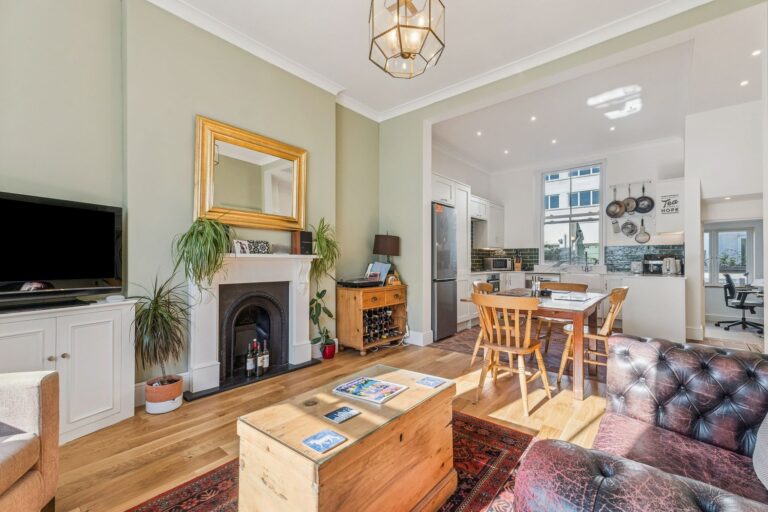 images of property on Overstone Road