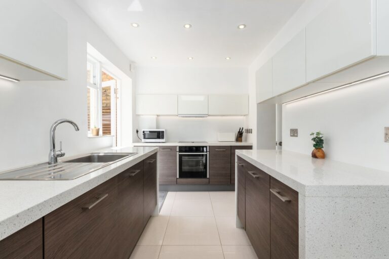 images of property on Cambridge Road South