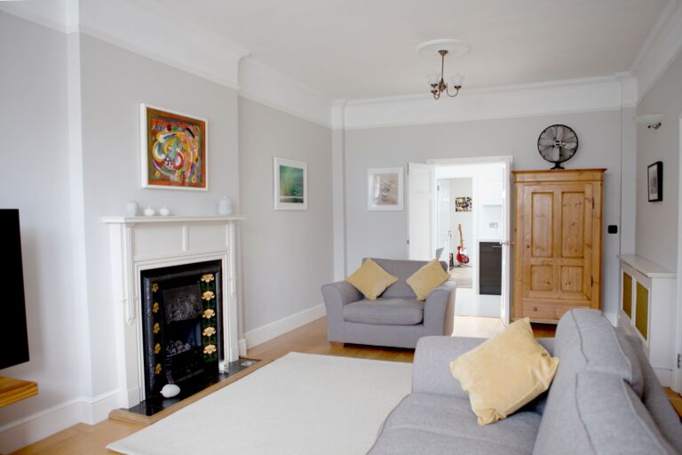 images of property on Cambridge Road South