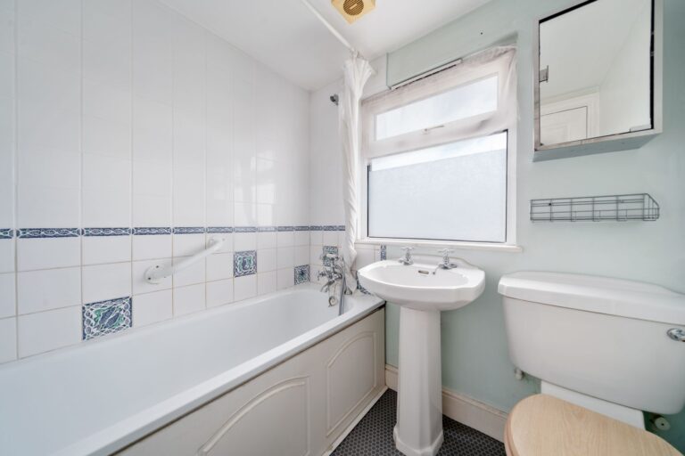 images of property on Saltcoats Road