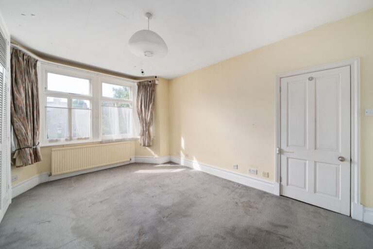 images of property on Saltcoats Road