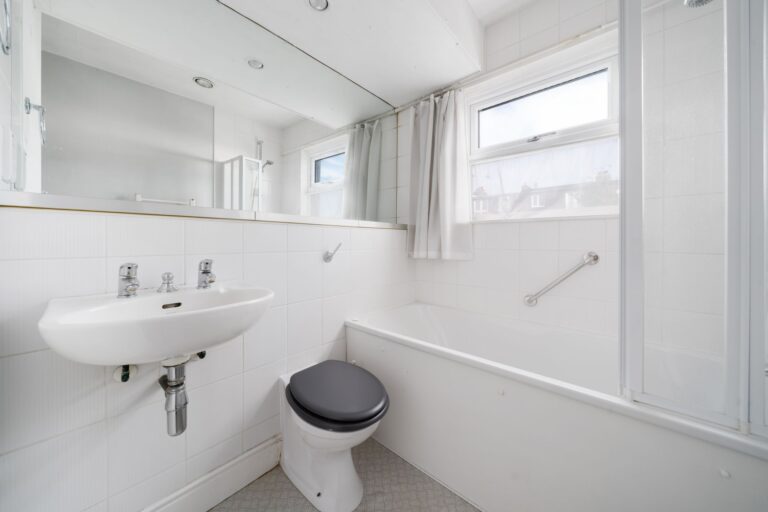 images of property on Saltcoats Road