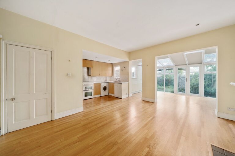 images of property on Saltcoats Road