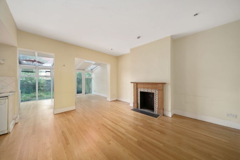 images of property on Saltcoats Road