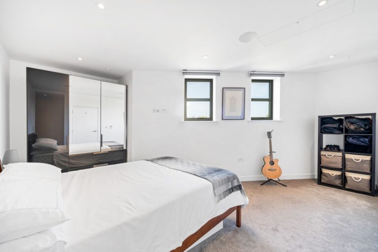 images of property on Hogarth Lane