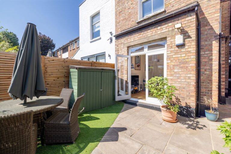 images of property on Carlton Road