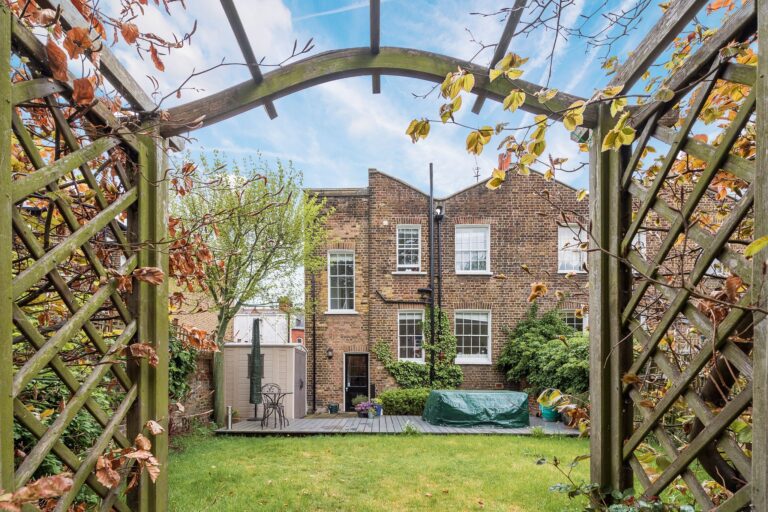 images of property on Goldhawk Road