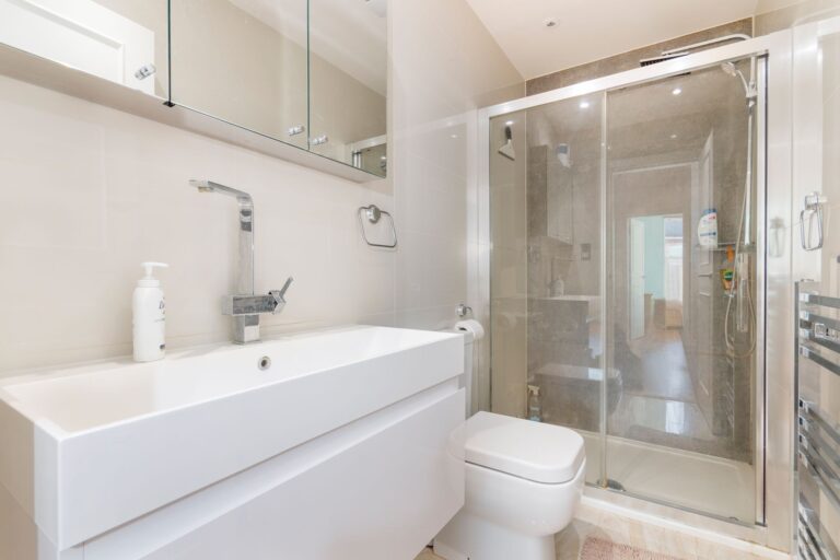 images of property on Bradmore Park Road