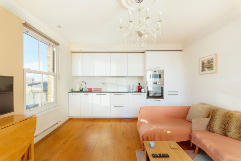 images of property on Bradmore Park Road