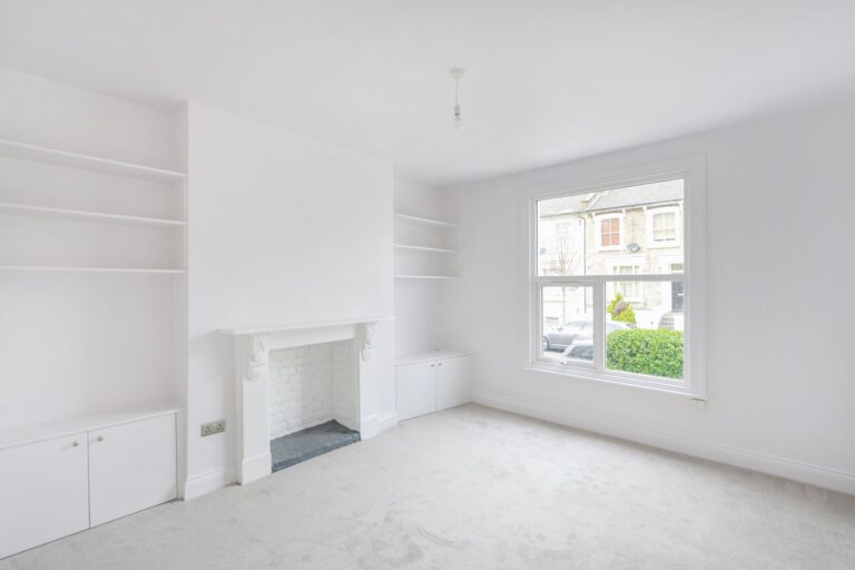 images of property on Askew Crescent