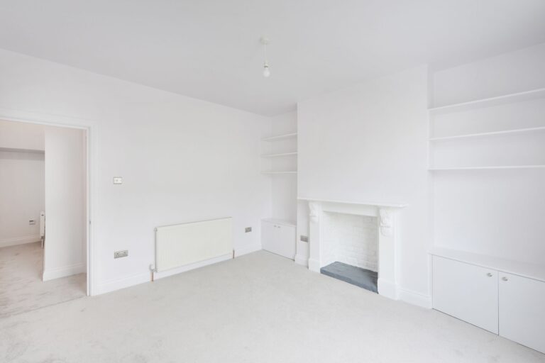 images of property on Askew Crescent