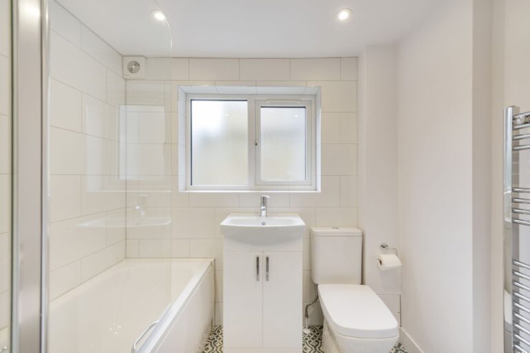 images of property on Askew Crescent